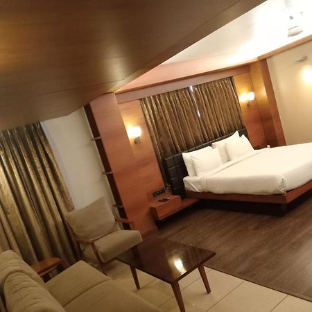 Hotel Cosmopolitan Ahmedabad Extérieur photo