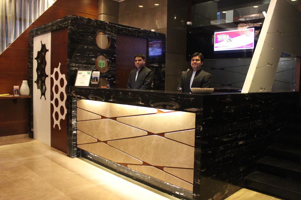 Hotel Cosmopolitan Ahmedabad Extérieur photo