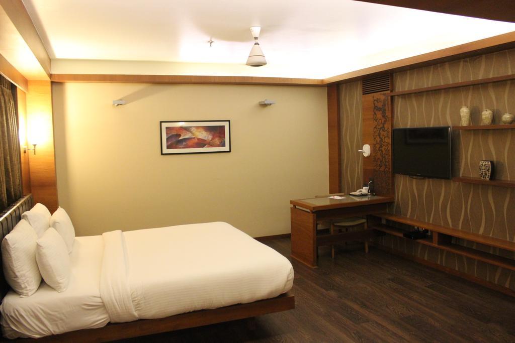Hotel Cosmopolitan Ahmedabad Extérieur photo