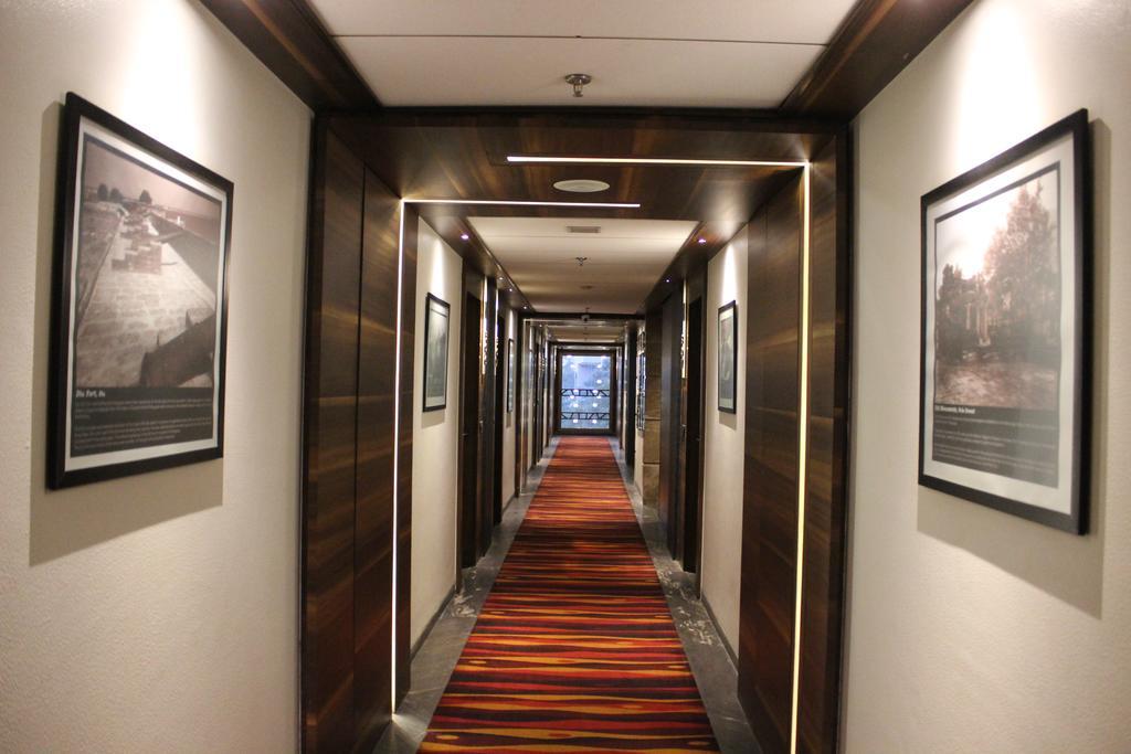 Hotel Cosmopolitan Ahmedabad Extérieur photo
