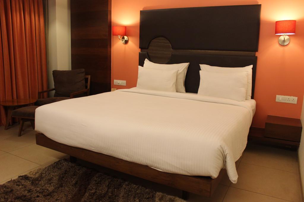 Hotel Cosmopolitan Ahmedabad Extérieur photo