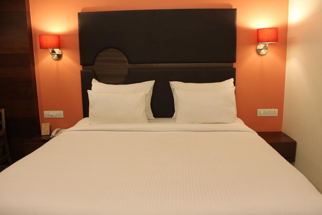 Hotel Cosmopolitan Ahmedabad Extérieur photo