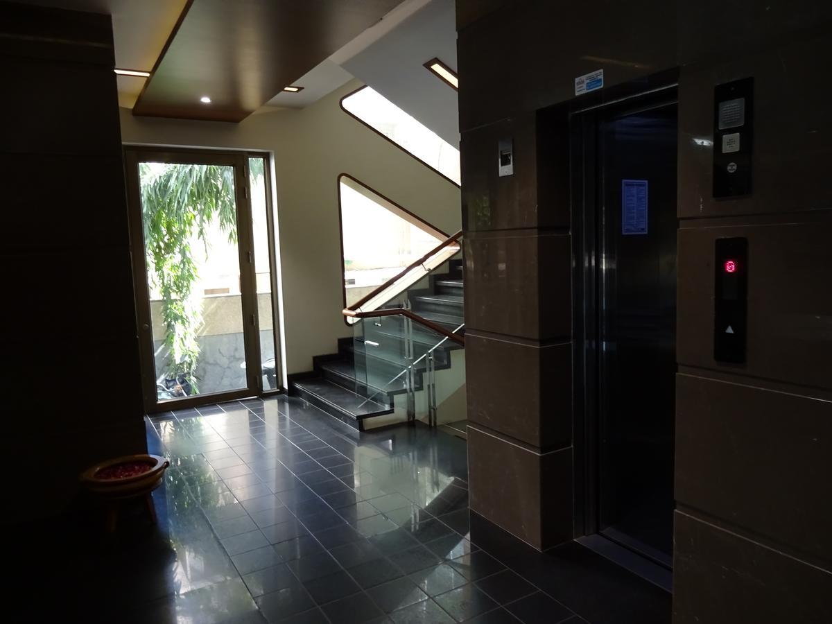 Hotel Cosmopolitan Ahmedabad Extérieur photo