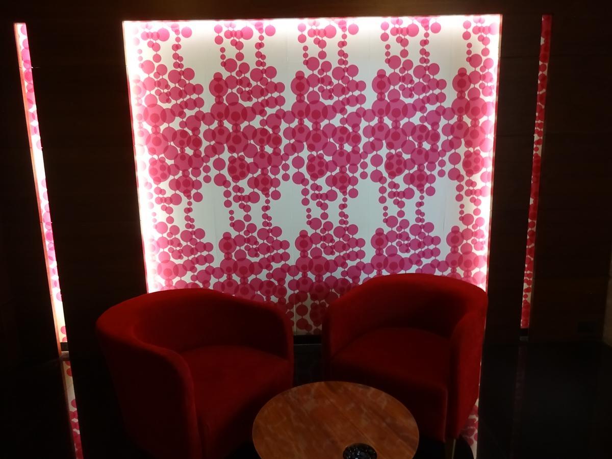 Hotel Cosmopolitan Ahmedabad Extérieur photo