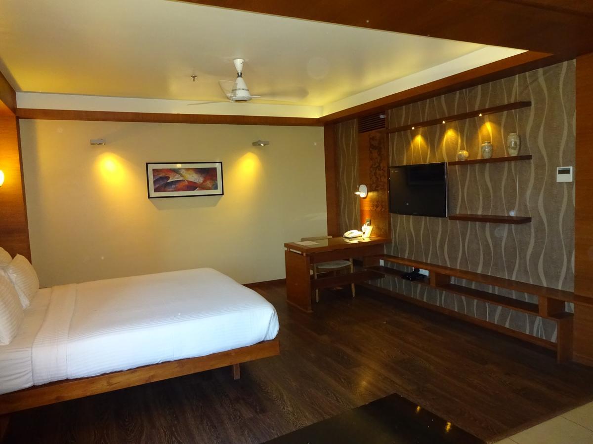 Hotel Cosmopolitan Ahmedabad Extérieur photo