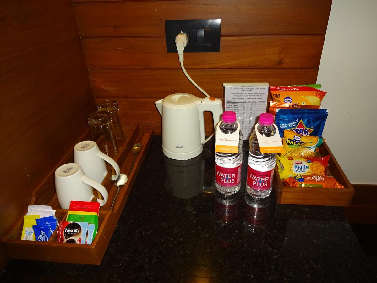 Hotel Cosmopolitan Ahmedabad Extérieur photo
